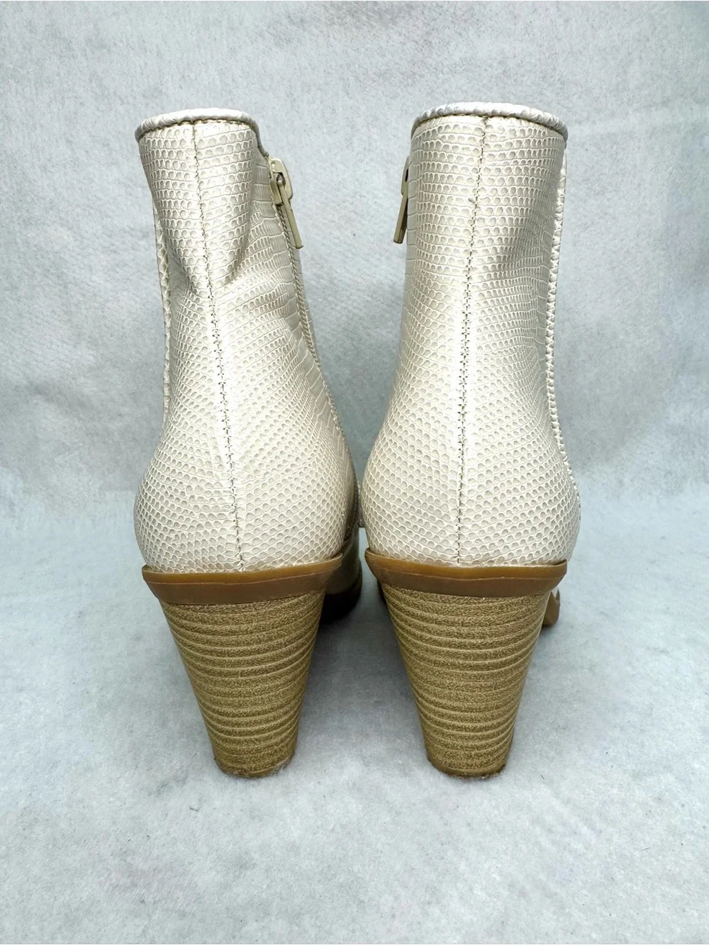 Express Cream Snakeskin Embossed Textured Pointed Toe Ankle Booties Women’s 6